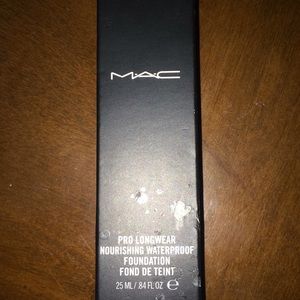 MAC Pro Longwear Nourishing Waterproof Foundation